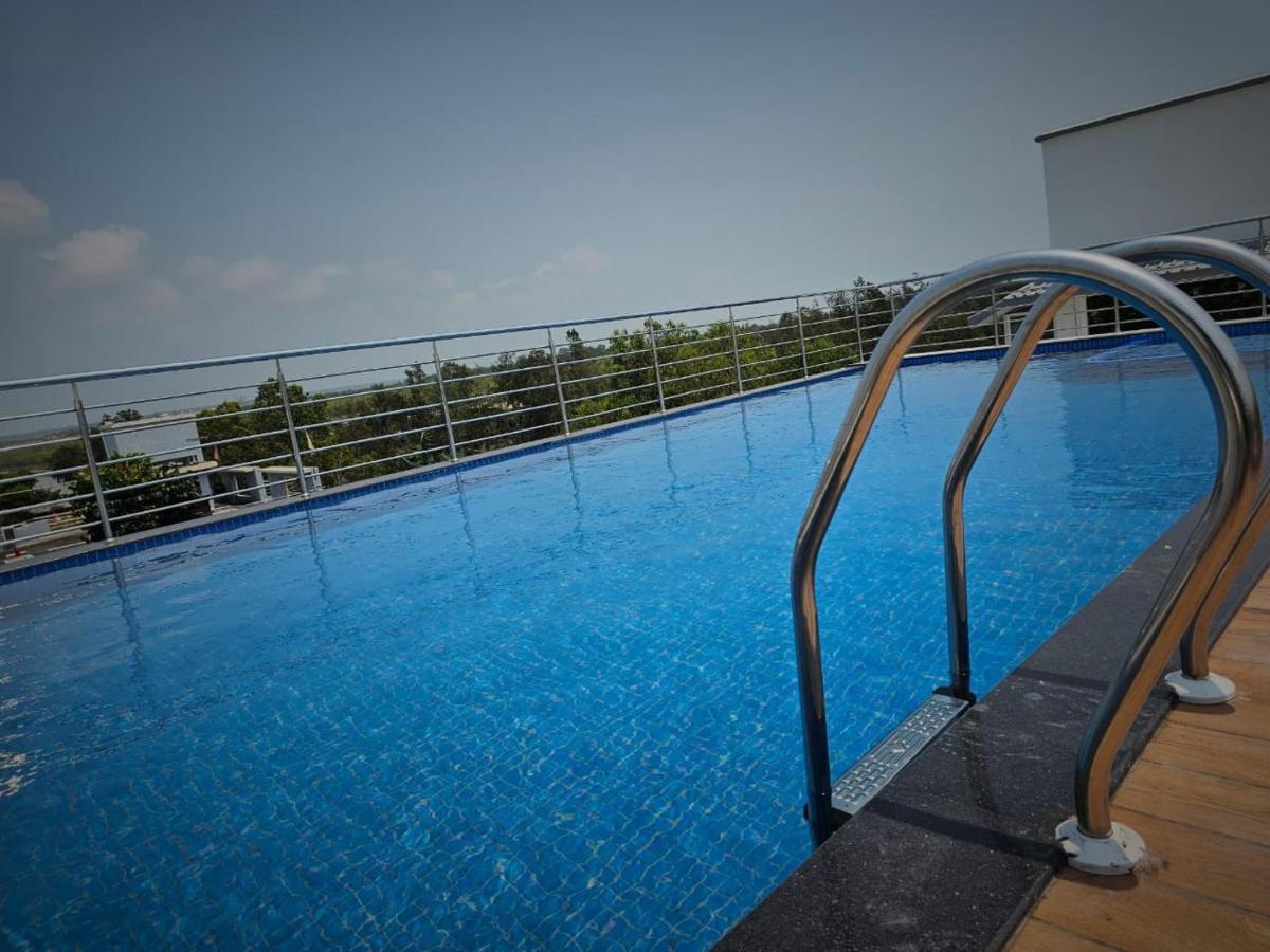 Blue Waves Hotel Tajpur Exterior photo