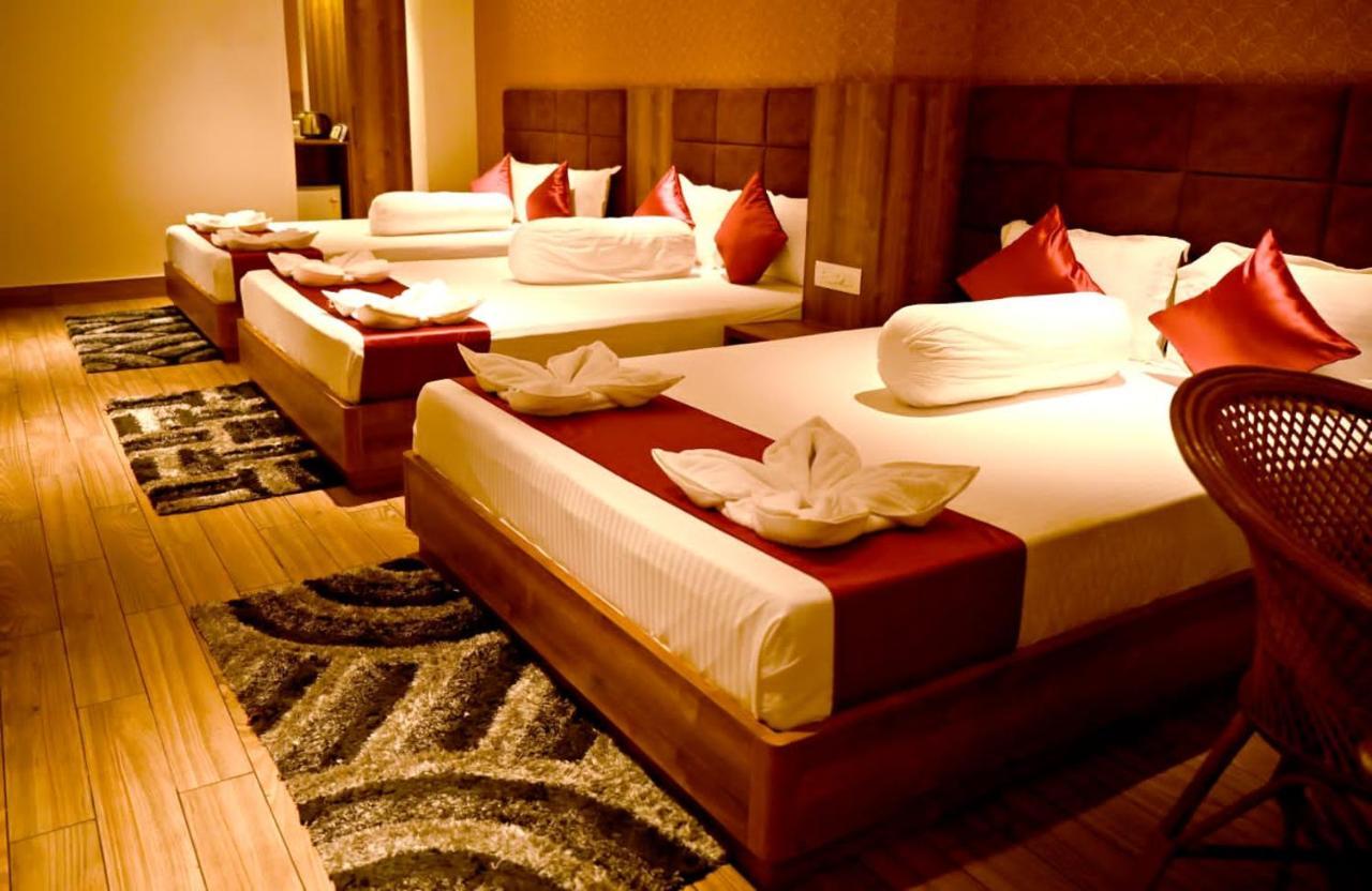 Blue Waves Hotel Tajpur Exterior photo