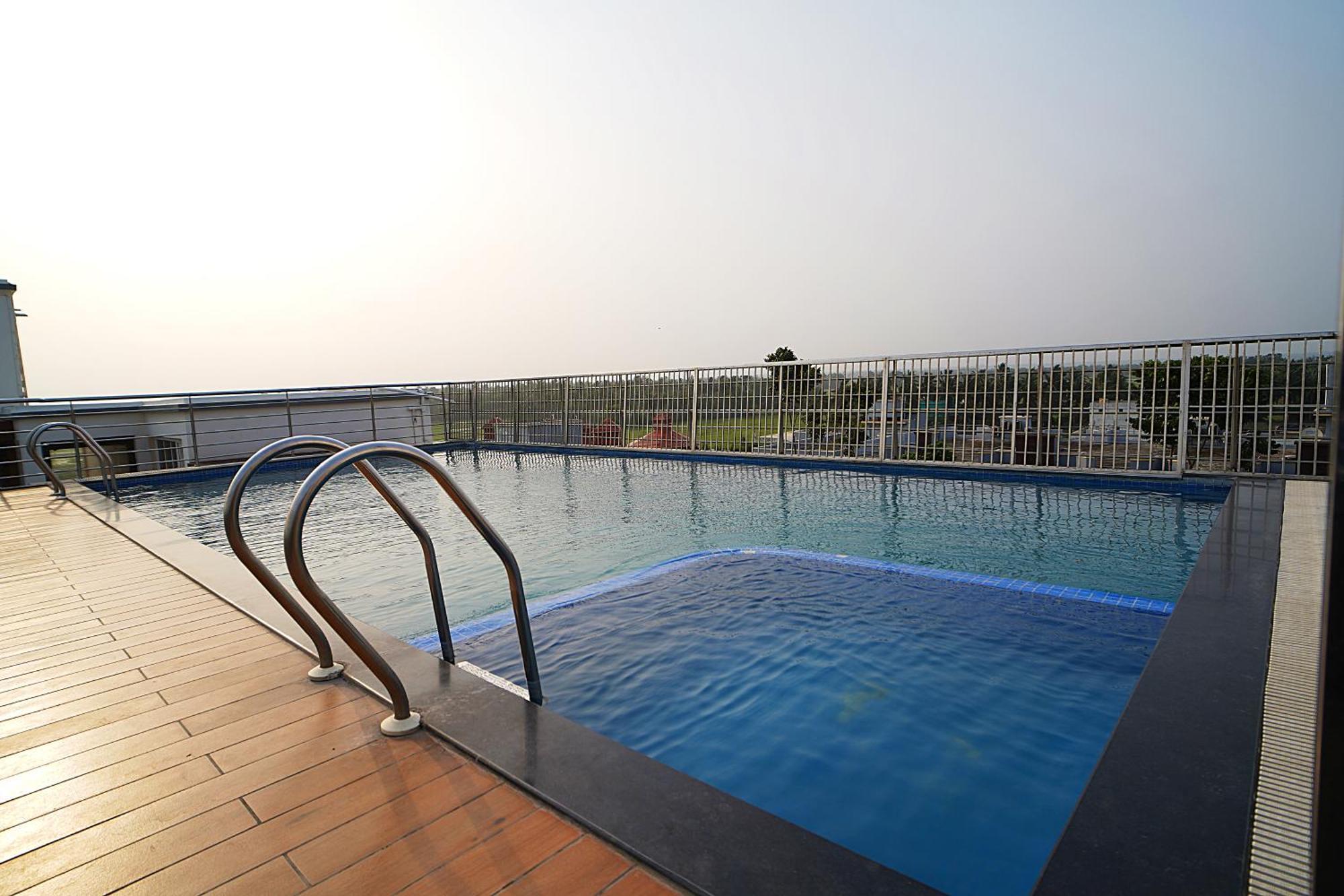 Blue Waves Hotel Tajpur Exterior photo